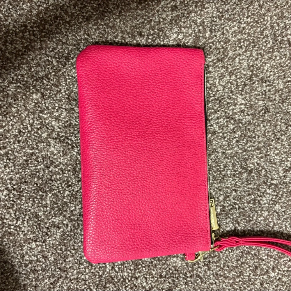 Liz Claiborne Vegan Faux Pebbled Leather Phone Charging Wristlet Wallet
